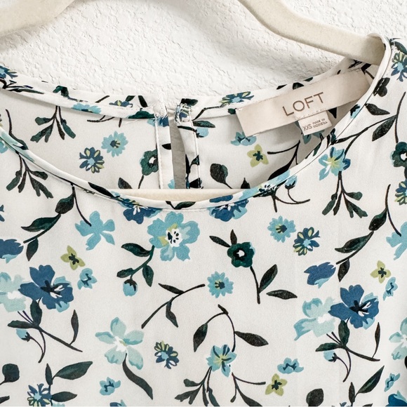 Loft Floral Bell Sleeve Top - NWOT. Size XXS - Picture 3 of 4